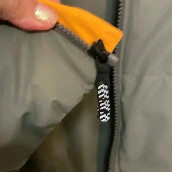 Rip Zone Kids Winter Puffer w Hood, pockets, 100% polyester size XL - Picture 8 of 10